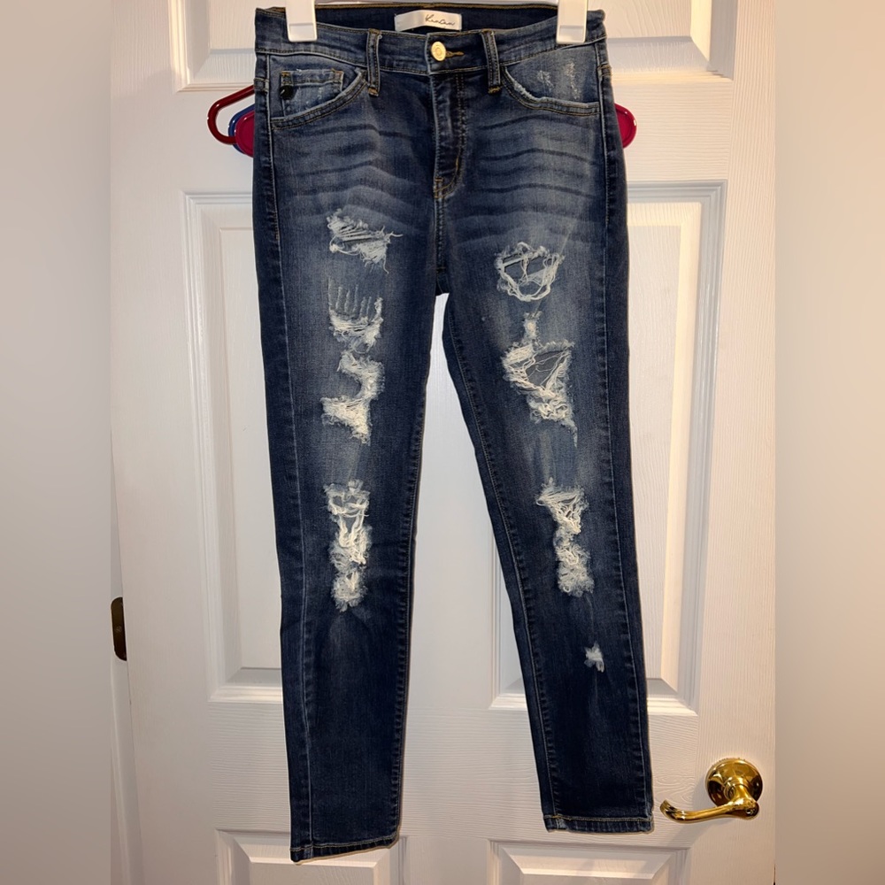 Distressed skinny jeans
